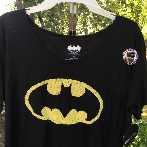 NWT Batman Beaded Logo Tee 2 Interchangeable Capes - Picture 6 of 16